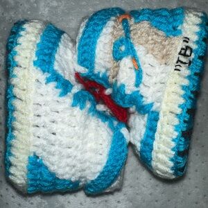 Baby Crochet Off White- Blue soft felt non-slip bottom